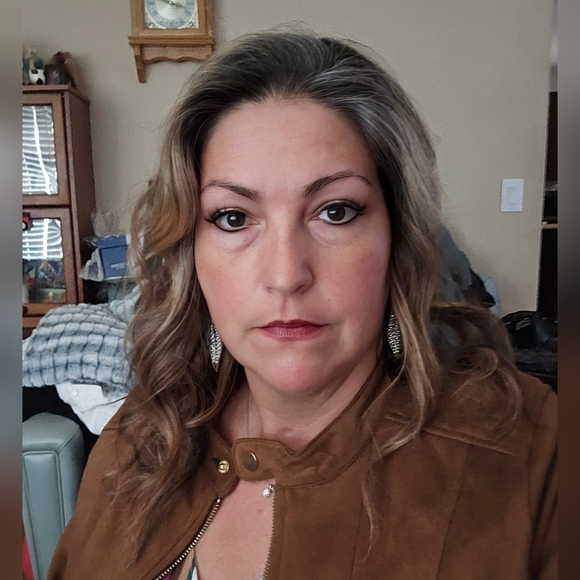 Meet your Posher, Carla - Picture 2 of 3